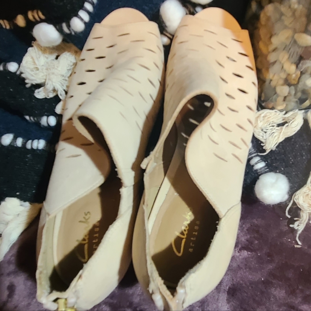 Shoes - Picture 4 of 4